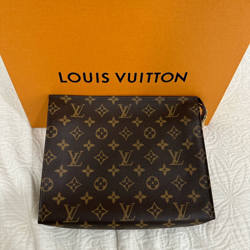 Authentic Louis Vuitton Toiletry 26